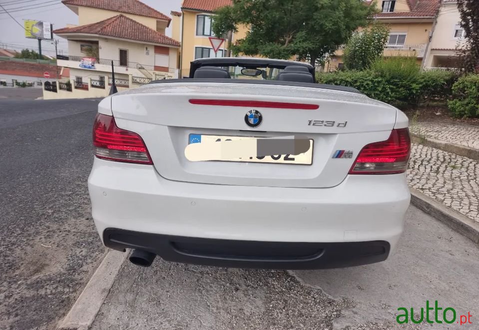 2009' BMW 123 photo #6