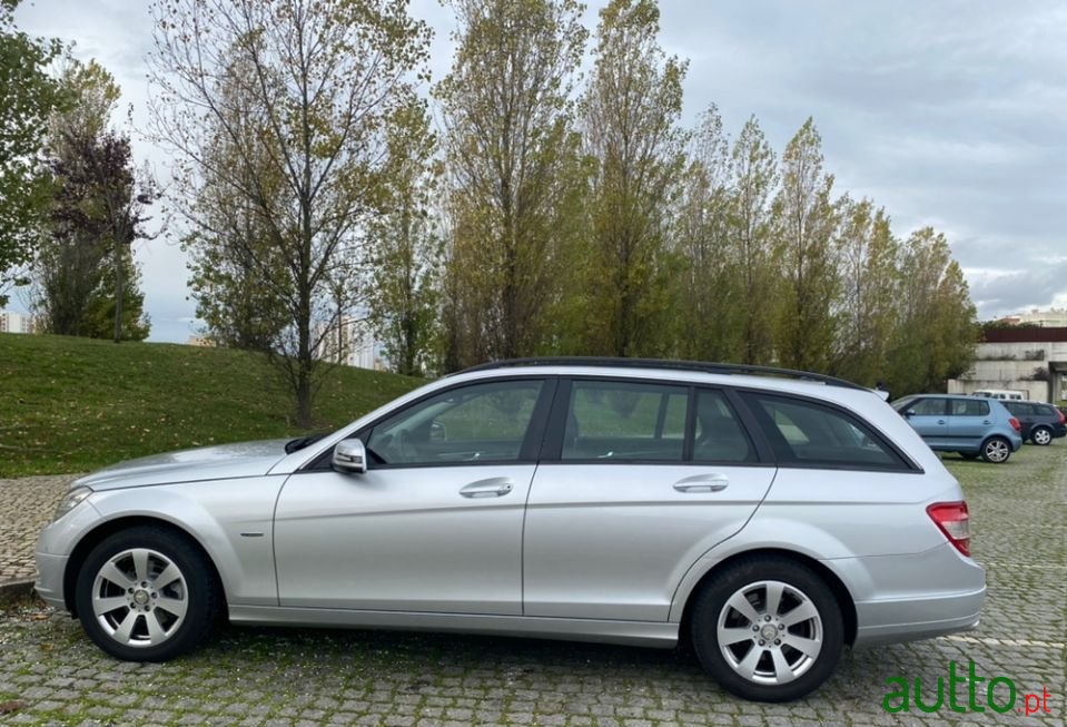 2009' Mercedes-Benz C-220 photo #3