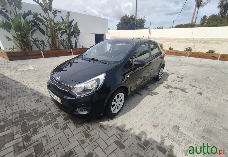 2013' Kia Rio photo #2