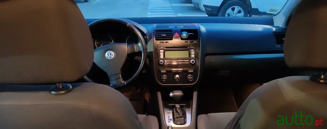 2005' Volkswagen Golf photo #3