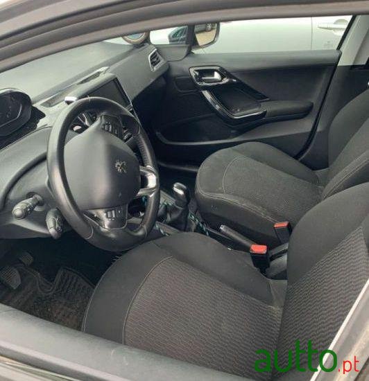 2017' Peugeot 208 photo #1