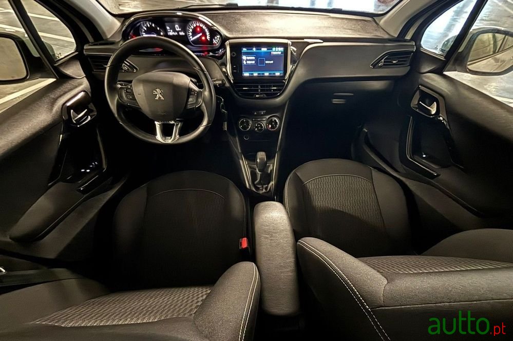 2019' Peugeot 208 photo #5