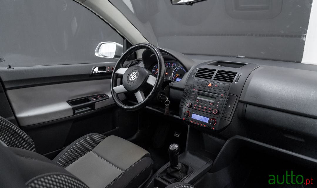 2007' Volkswagen Polo photo #5