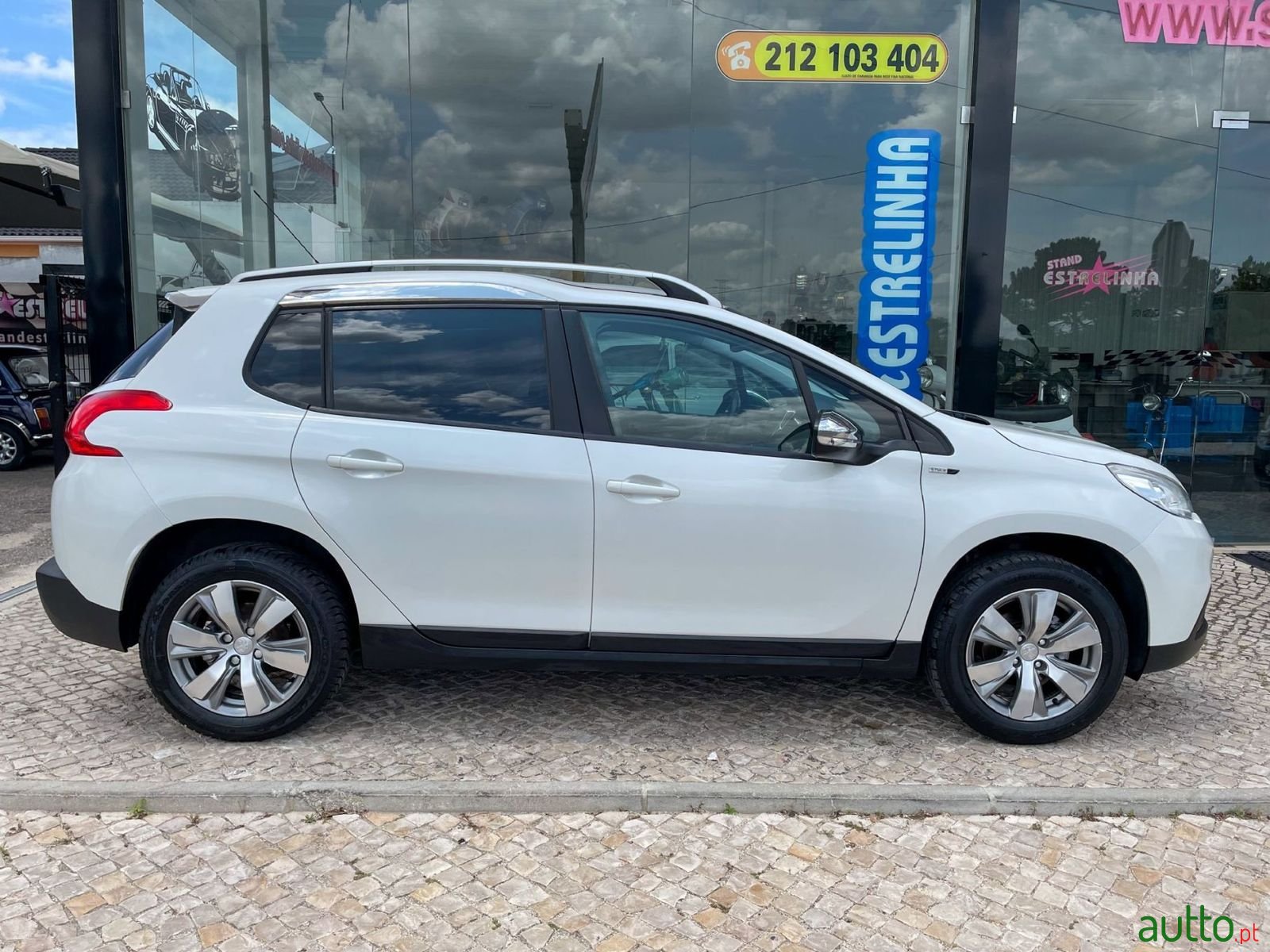 2015' Peugeot 2008 photo #2