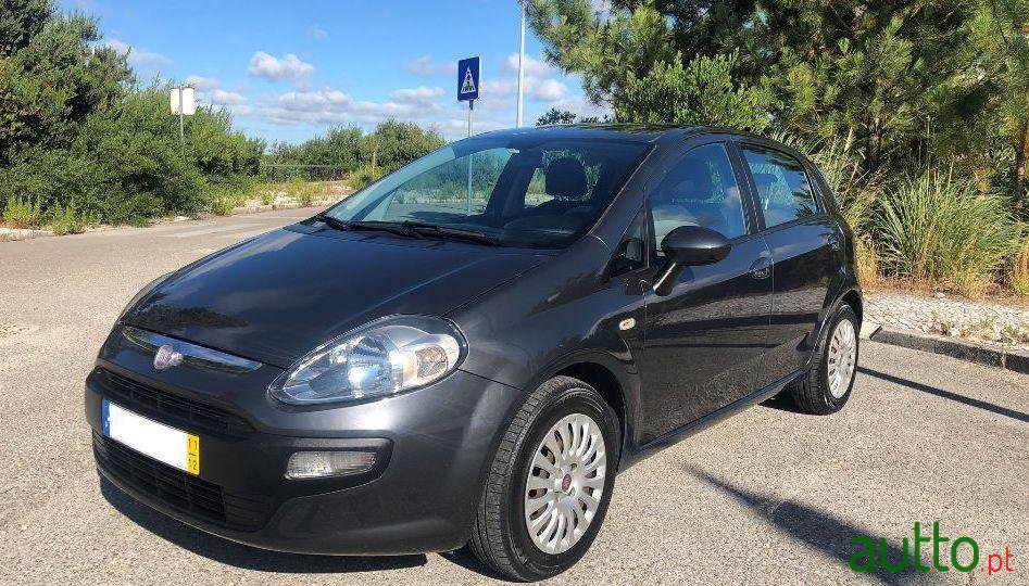 2011' Fiat Punto Evo 1.3 Multijet photo #2