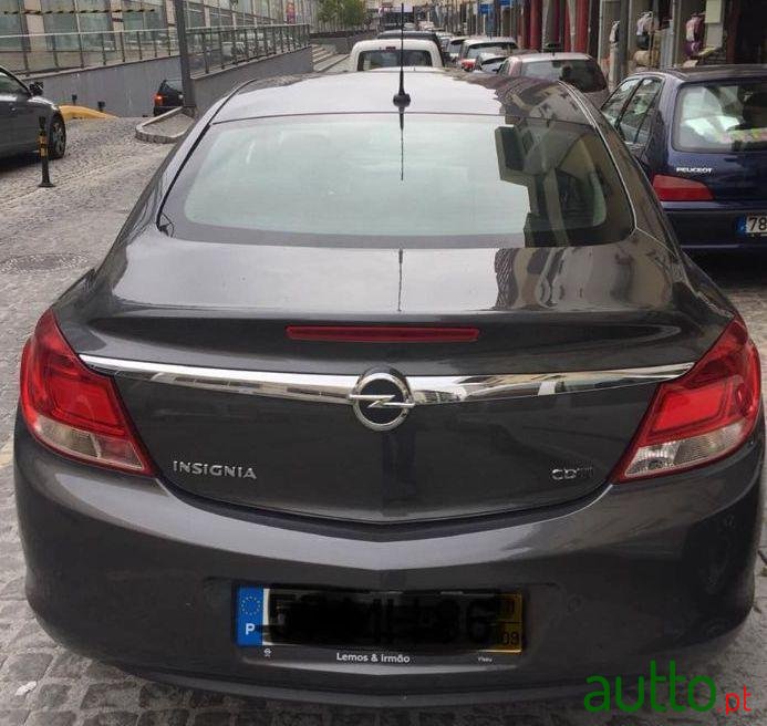 2011' Opel Insignia photo #1