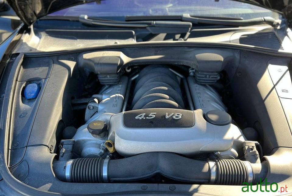 2005' Porsche Cayenne photo #6