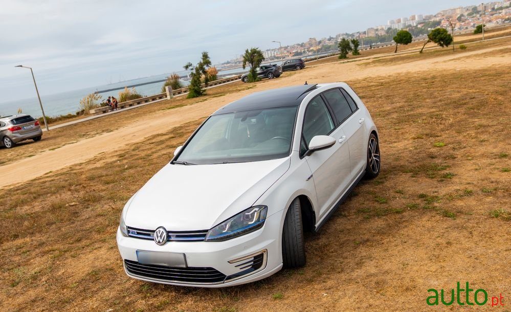 2015' Volkswagen Golf photo #6