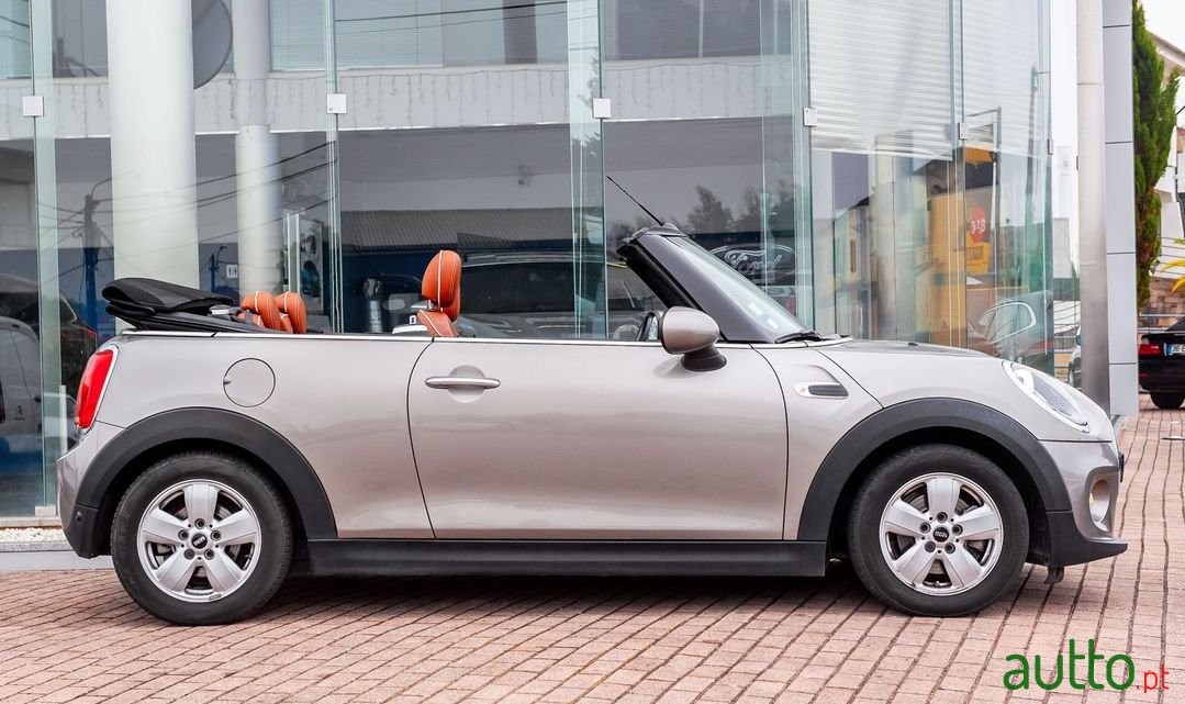 2016' MINI Cabrio photo #3