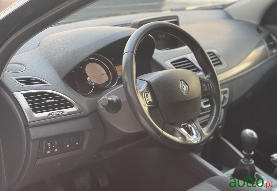 2014' Renault Megane Sport Tourer photo #5