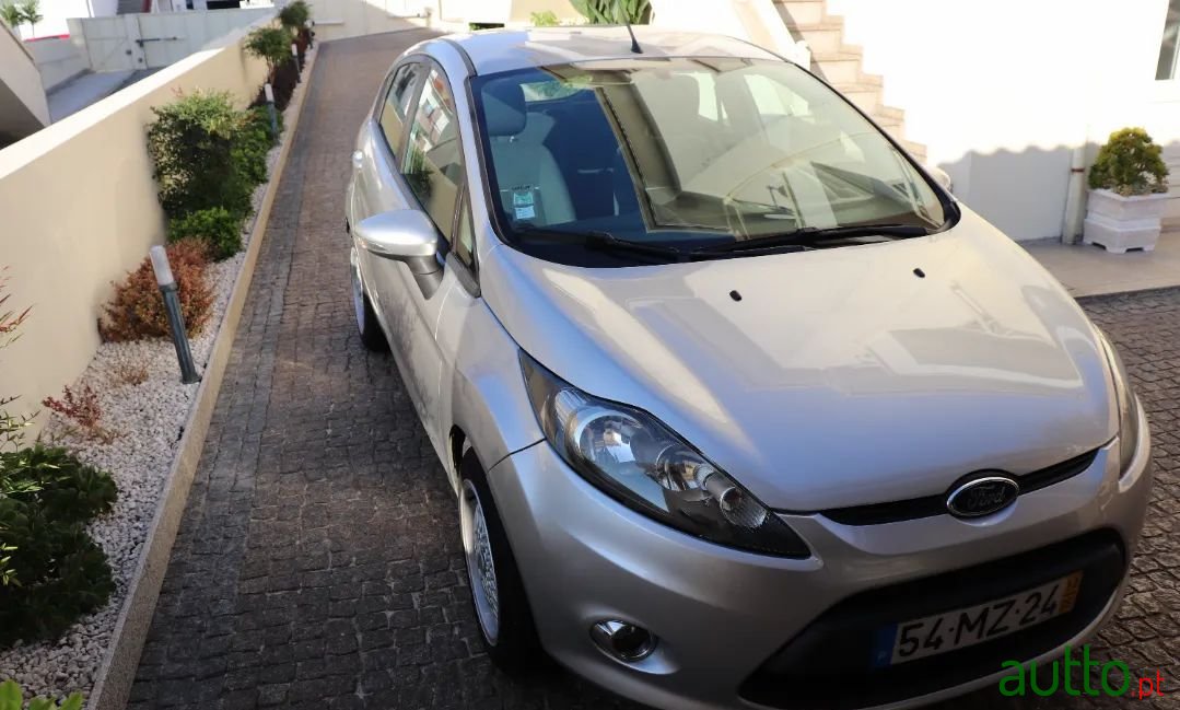 2012' Ford Fiesta photo #2