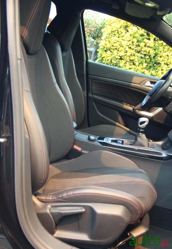 2016' Peugeot 308 photo #6