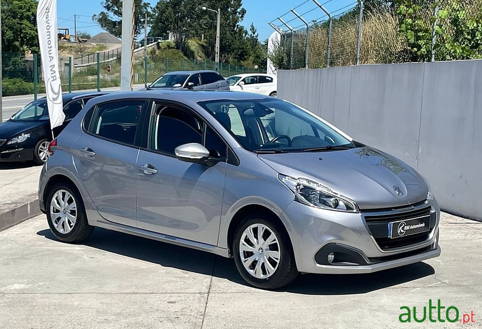 2019' Peugeot 208 photo #3
