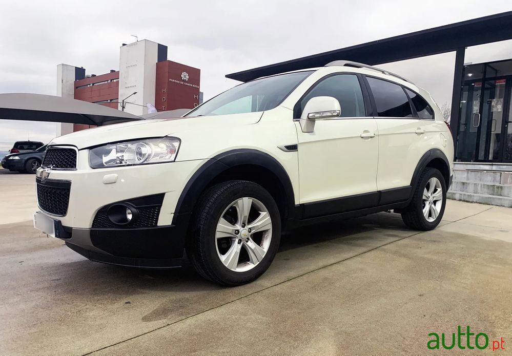 2012' Chevrolet Captiva 2.0 Vcdi Seven 7L photo #3
