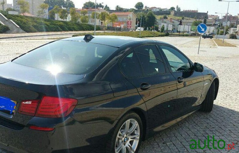 2011' BMW 520 photo #1