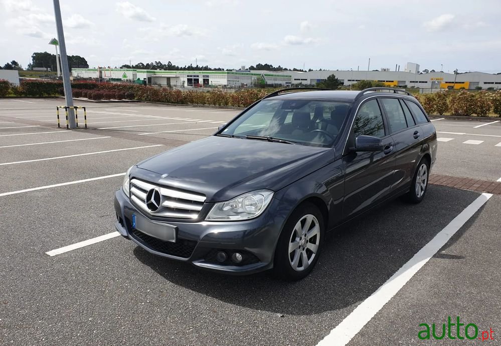 2013' Mercedes-Benz Classe C photo #1