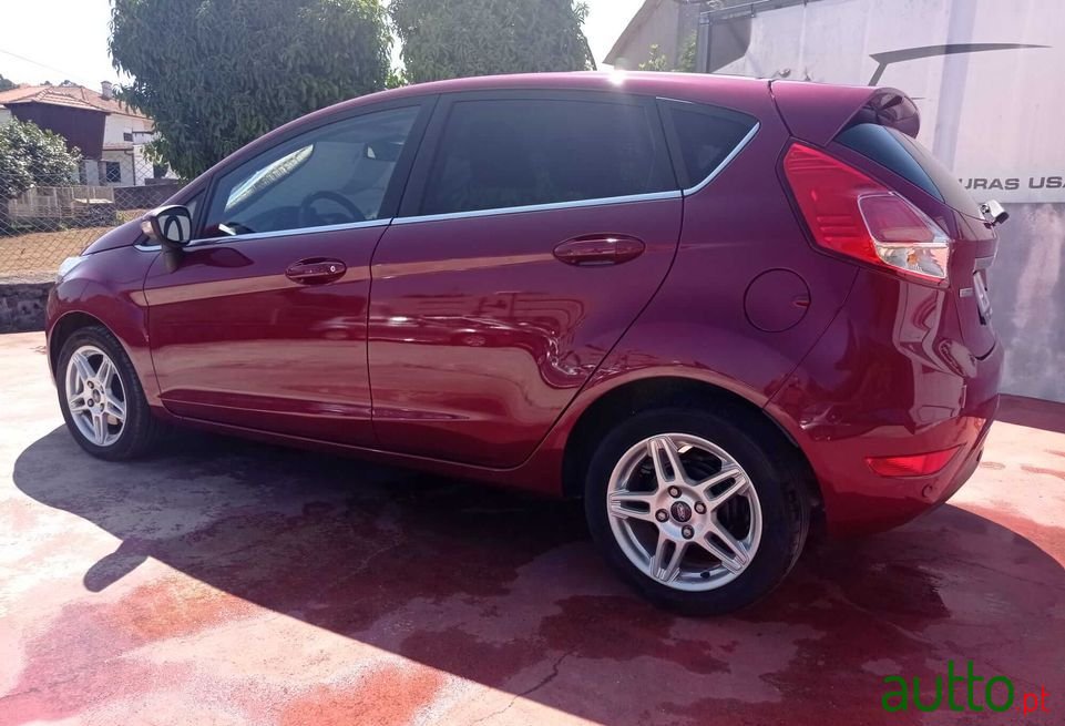 2012' Ford Fiesta photo #5