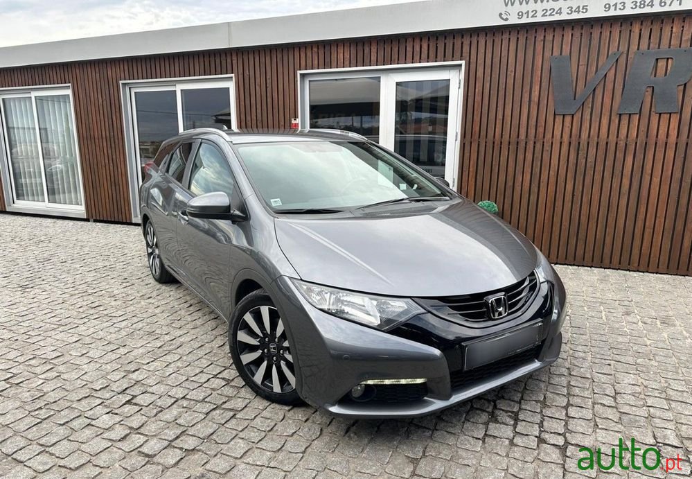 2014' Honda Civic Tourer photo #3