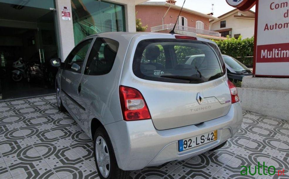 2011' Renault Twingo photo #2