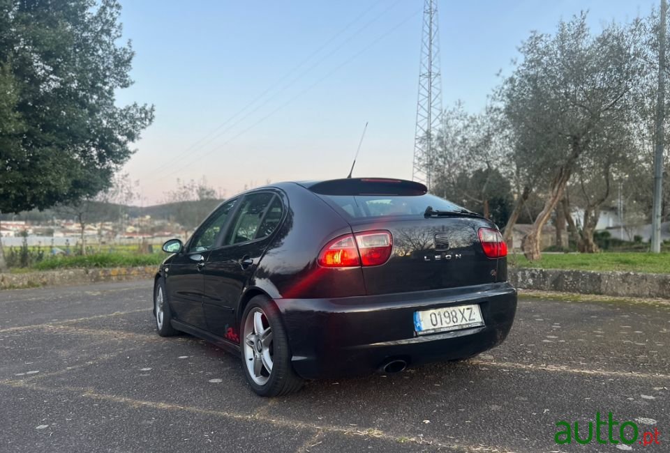 2004' SEAT Leon photo #3