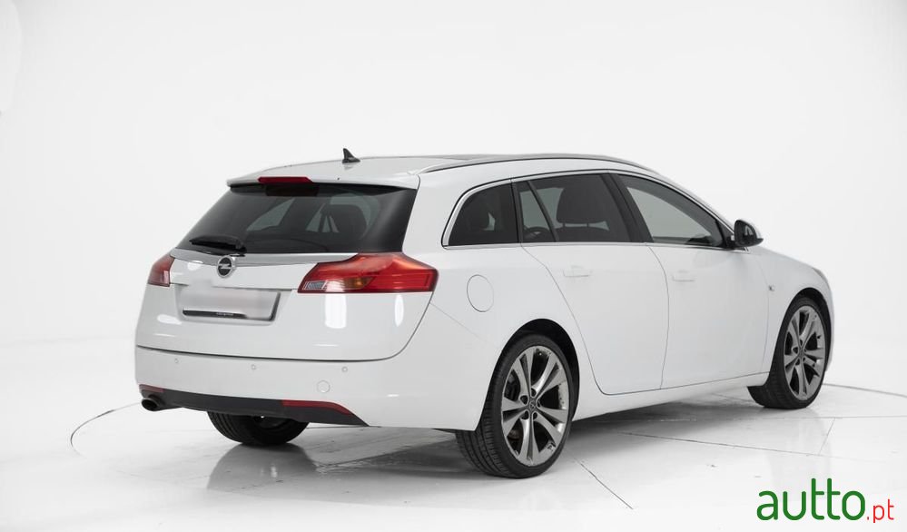 2010' Opel Insignia Sports Tourer photo #3
