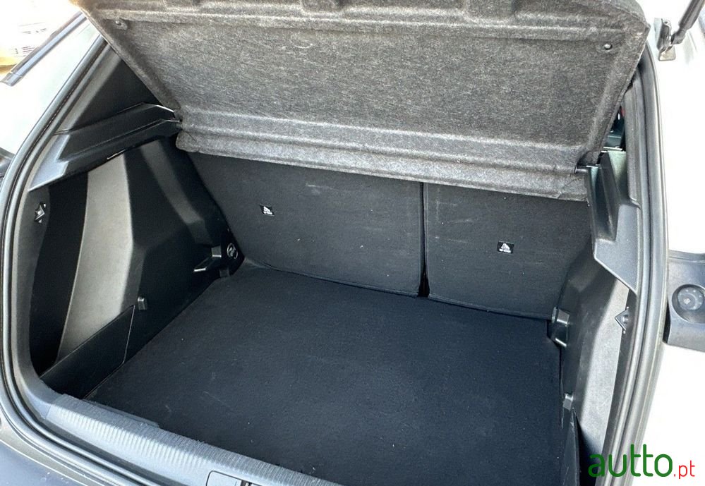 2022' Peugeot 2008 photo #6