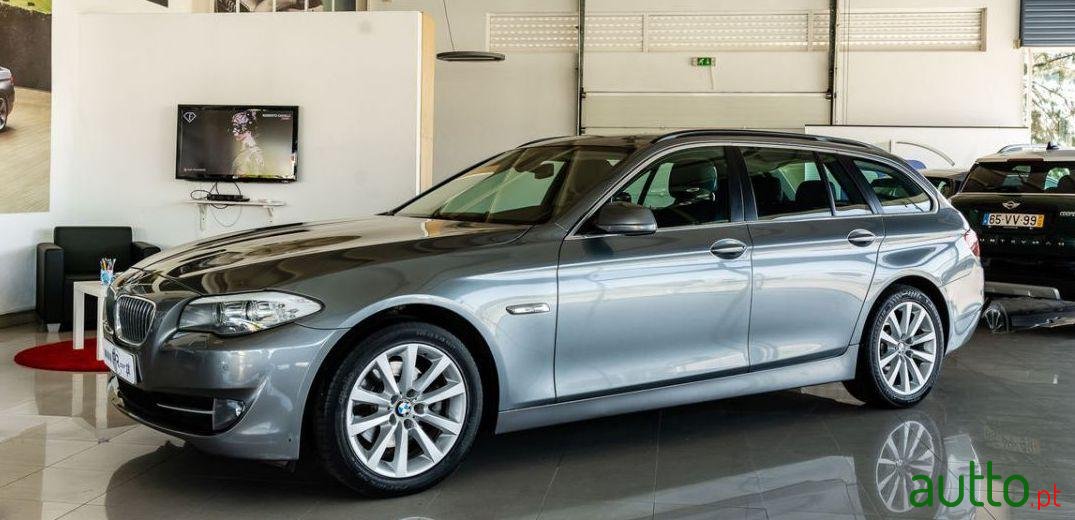 2011' BMW 520 Touring photo #2