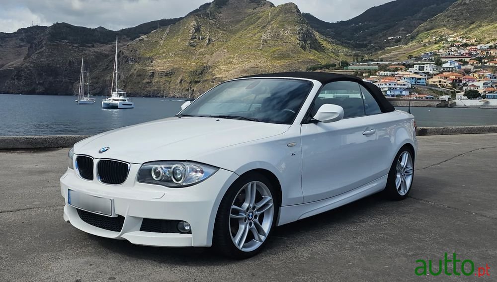 2011' BMW Série 1 D Cabrio photo #1
