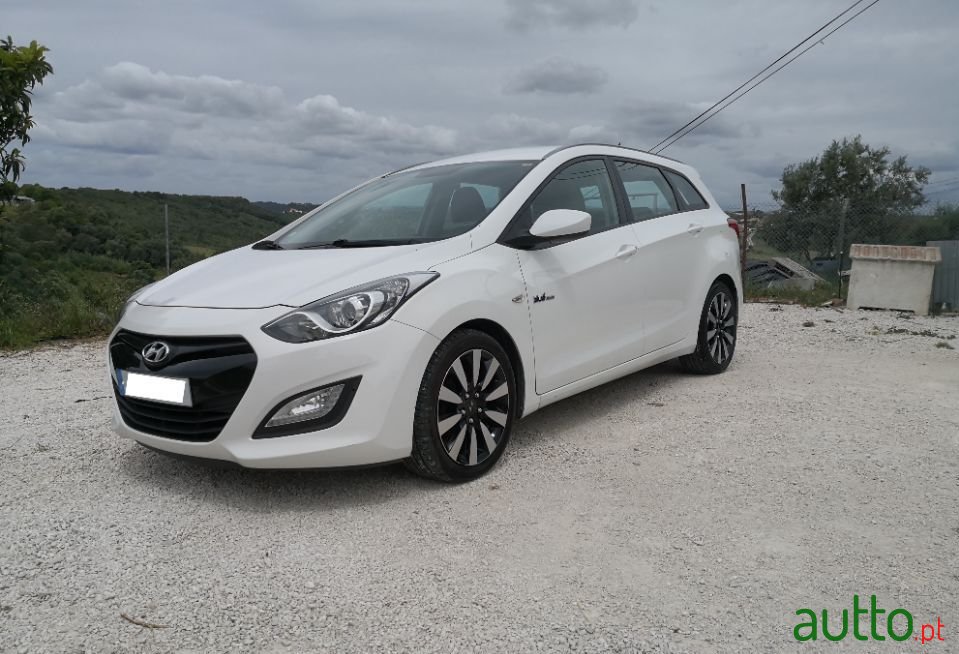 2013' Hyundai i30 Sw photo #1