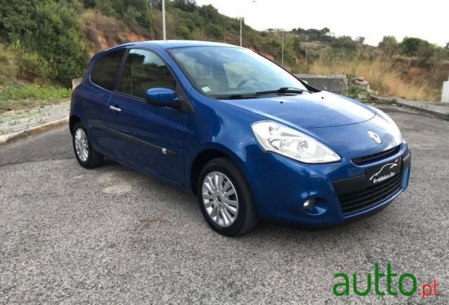 2009' Renault Clio photo #3