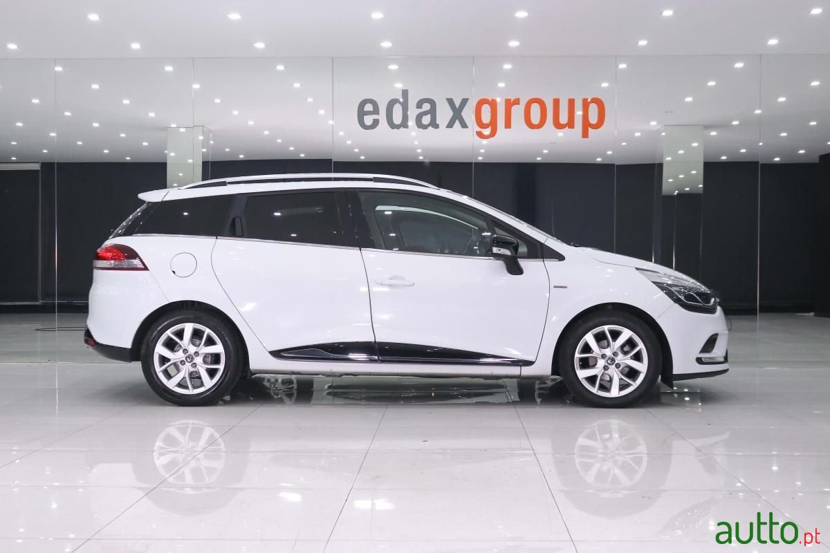 2019' Renault Clio Sport Tourer photo #2