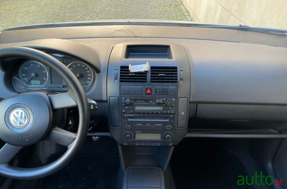 2003' Volkswagen Polo photo #3