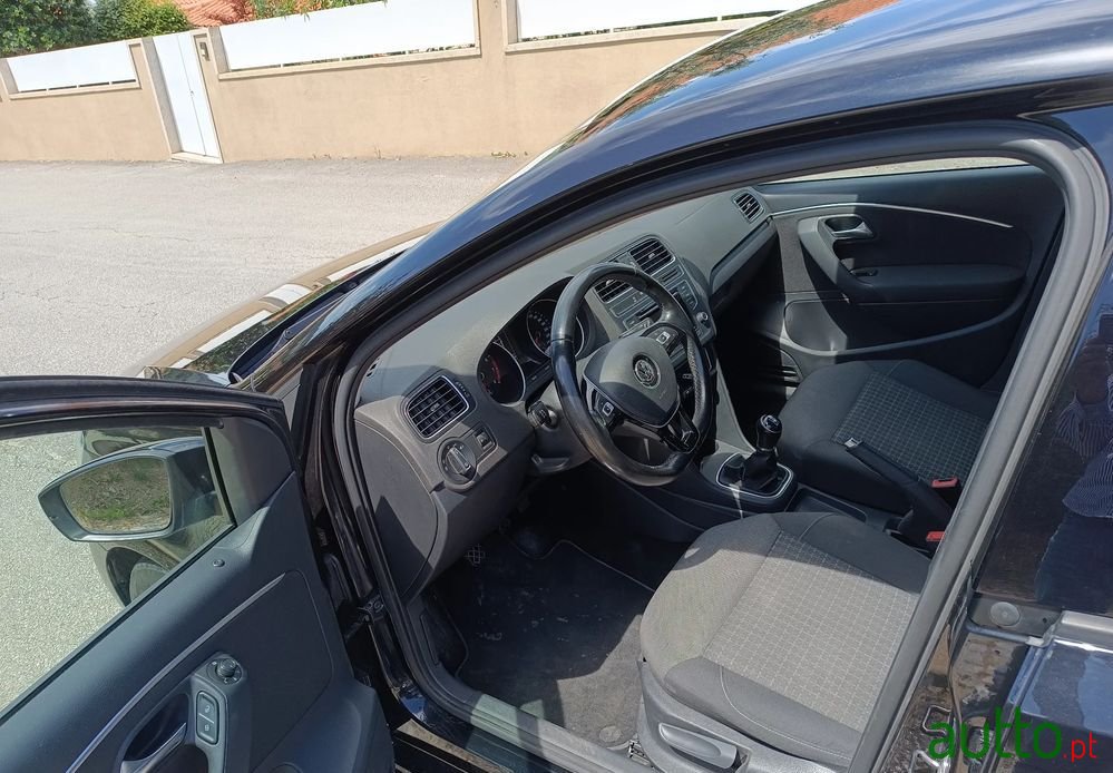 2017' Volkswagen Polo photo #4