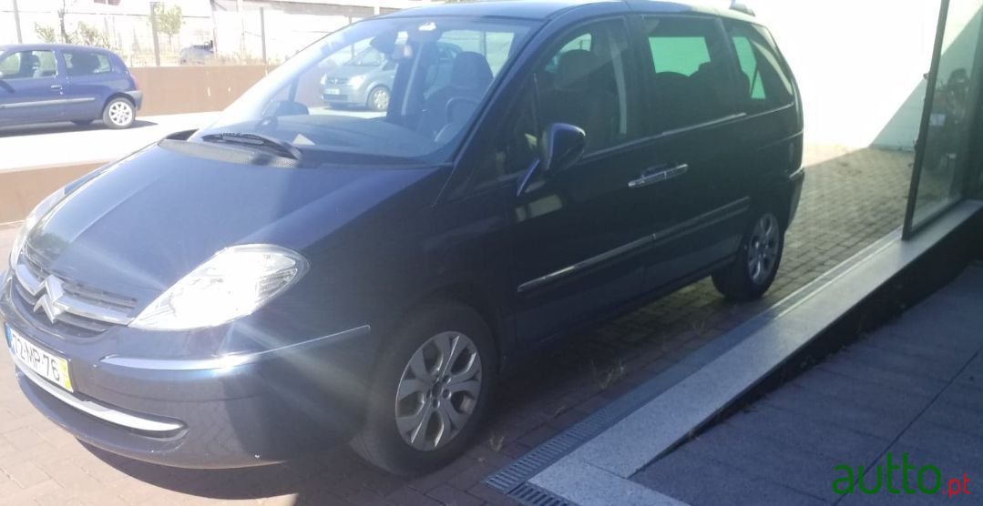 2012' Citroen C8 photo #1