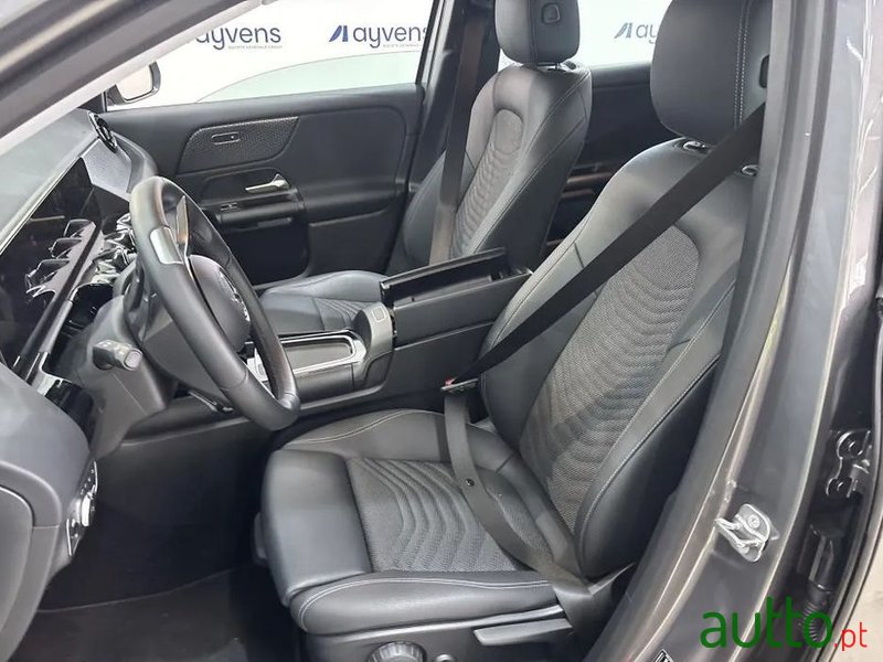 2024' Mercedes-Benz Classe Gla E photo #3