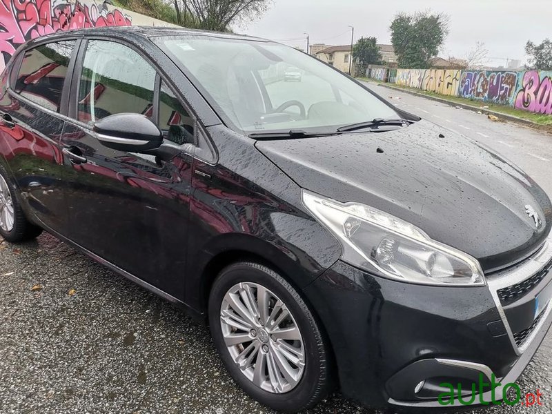 2019' Peugeot 208 photo #1
