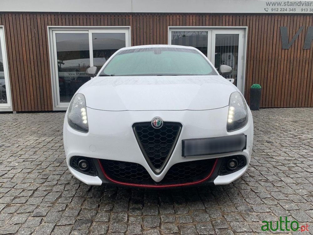 2017' Alfa Romeo Giulietta photo #2
