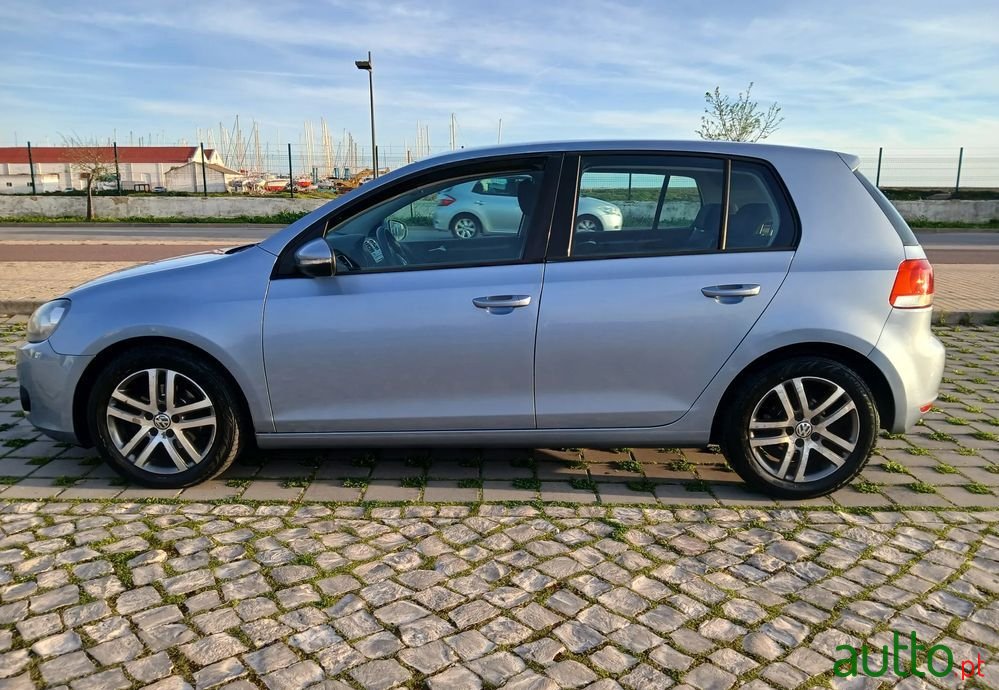 2009' Volkswagen Golf photo #4
