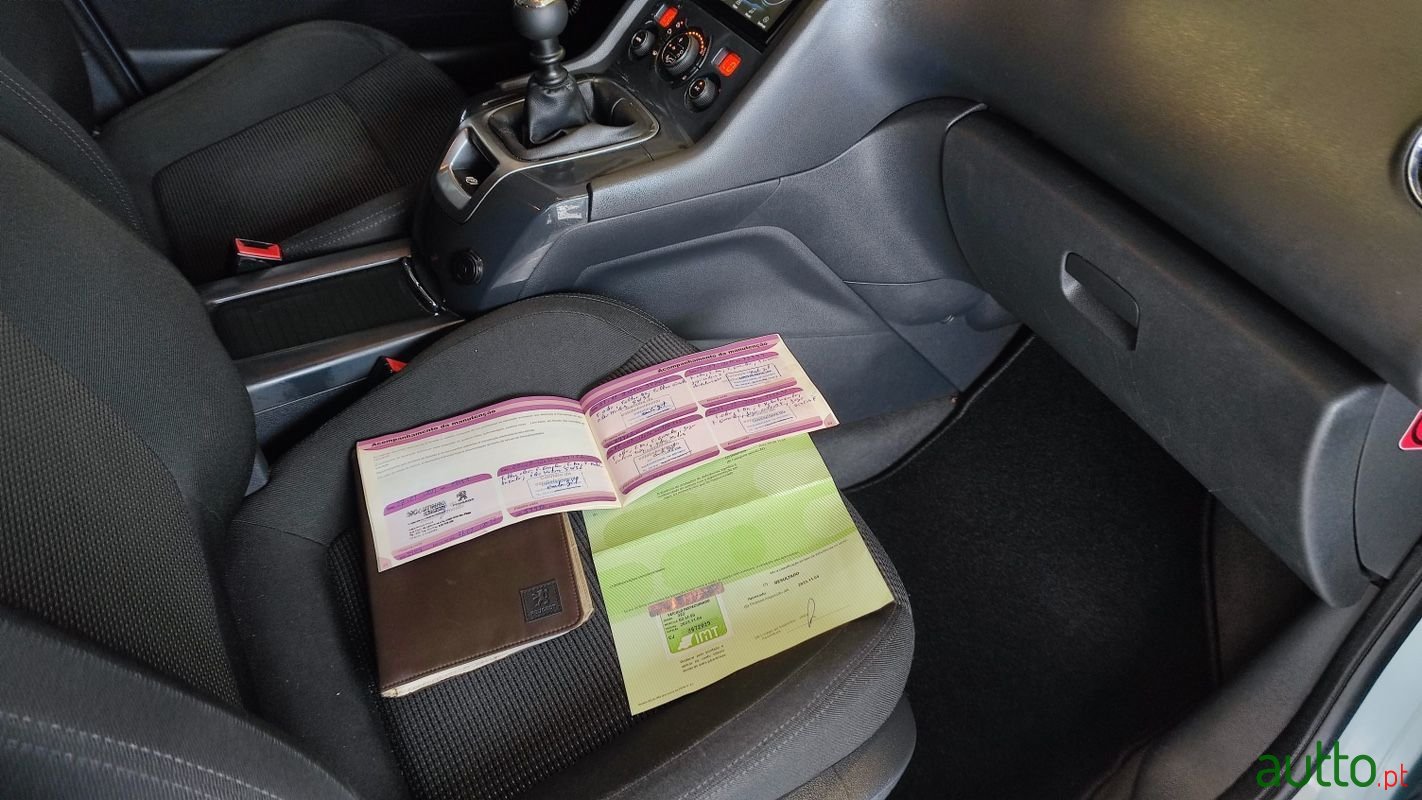 2010' Peugeot 5008 photo #4