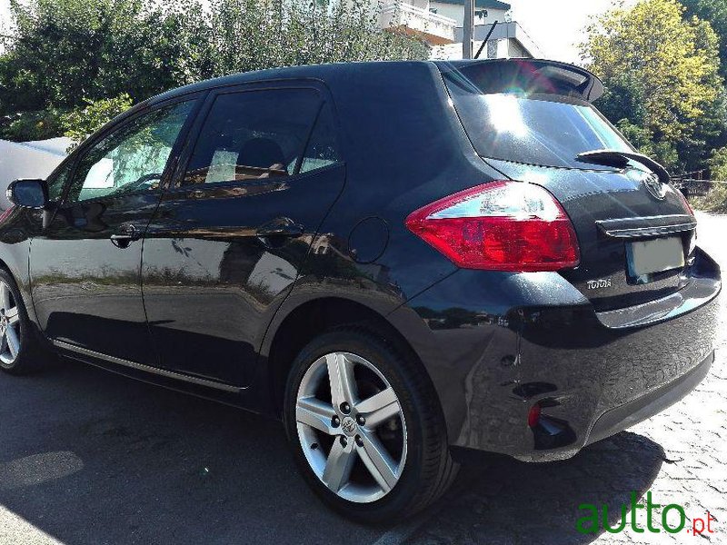 2010' Toyota Auris Pack Sport photo #2