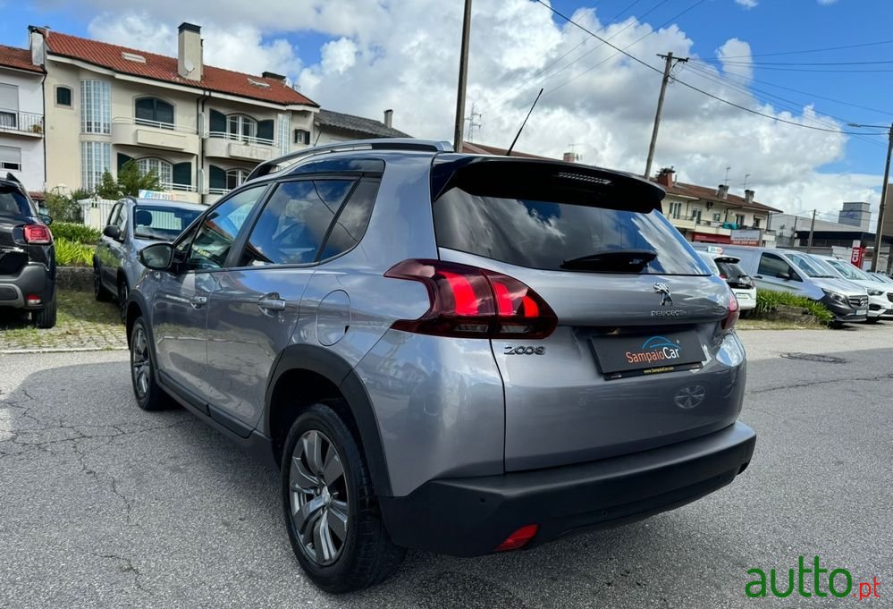 2019' Peugeot 2008 photo #5