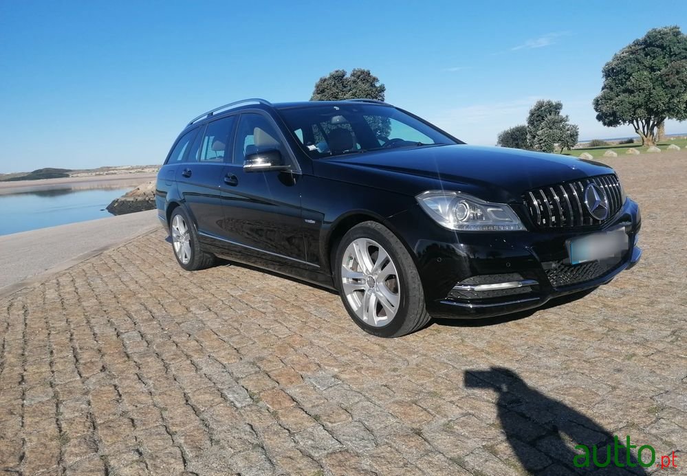 2011' Mercedes-Benz C 220 photo #3