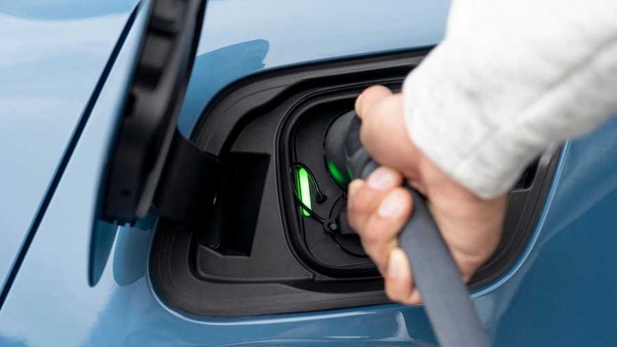 Governo simplifica carregamento de carros elétricos