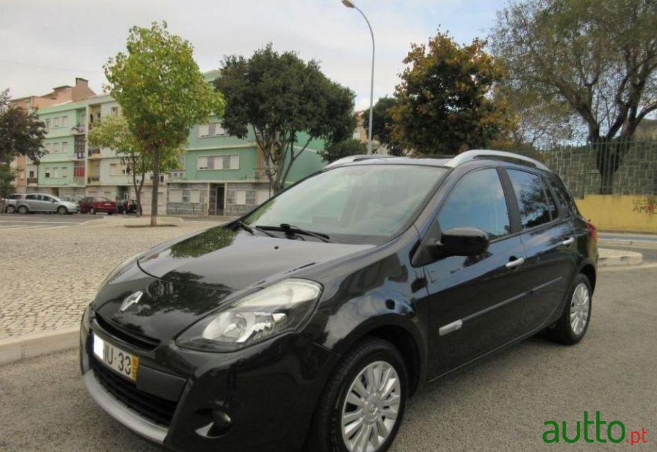 2010' Renault Clio Break photo #1