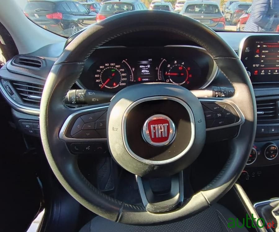 2017' Fiat Tipo Station Wagon photo #5