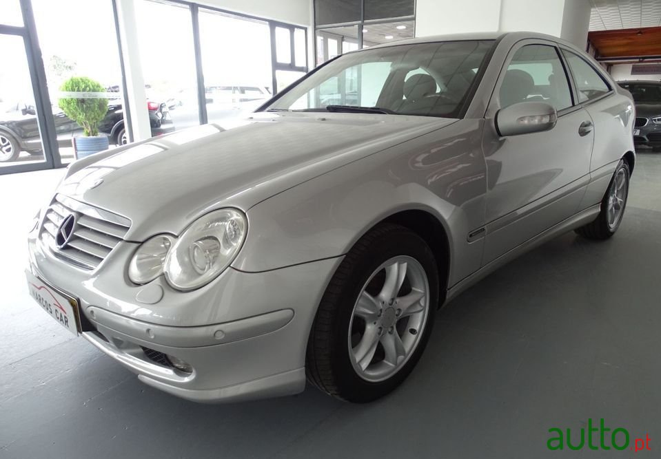 2003' Mercedes-Benz C-220 photo #3