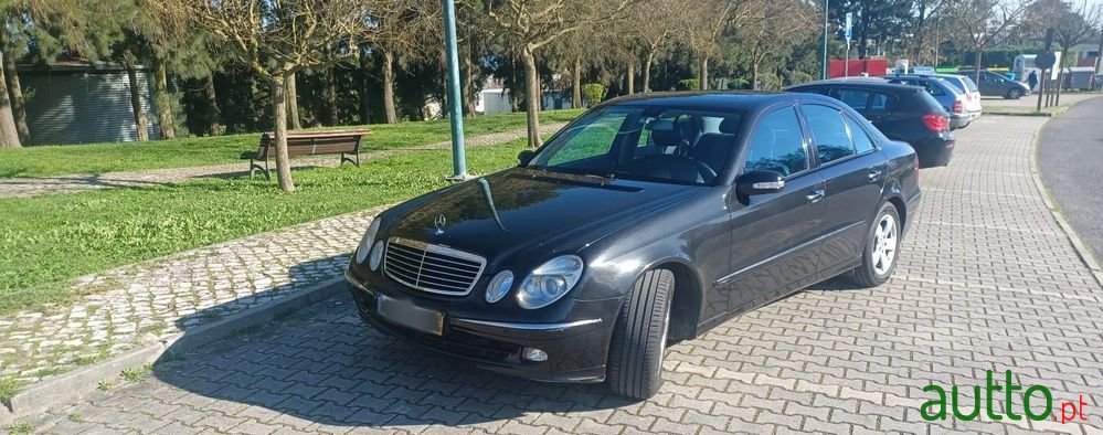 2005' Mercedes-Benz E 220 photo #2