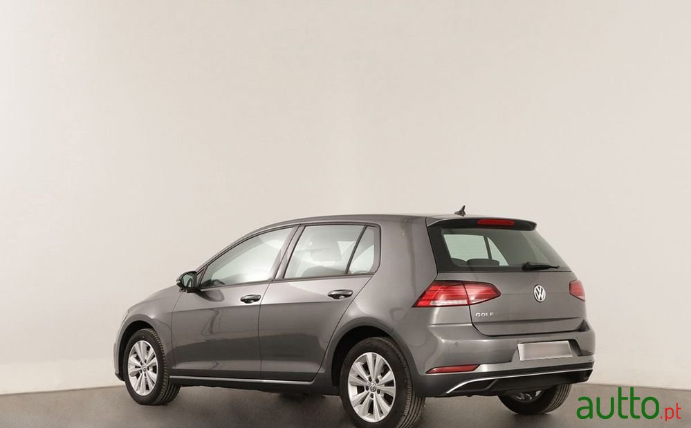 2018' Volkswagen Golf photo #5