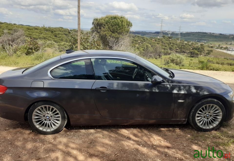 2008' BMW 320 photo #3