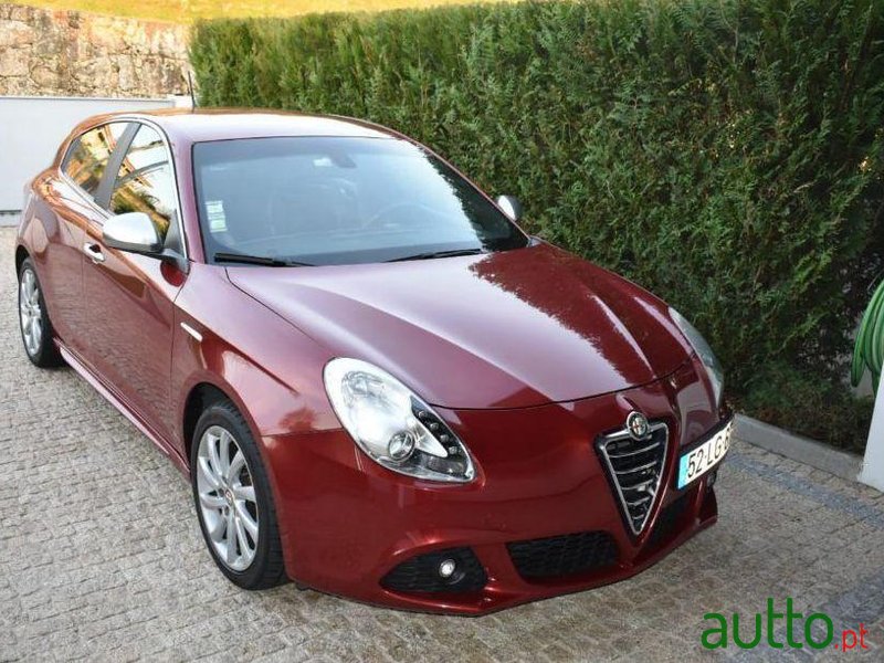 2011' Alfa Romeo Giulietta Distintive photo #1